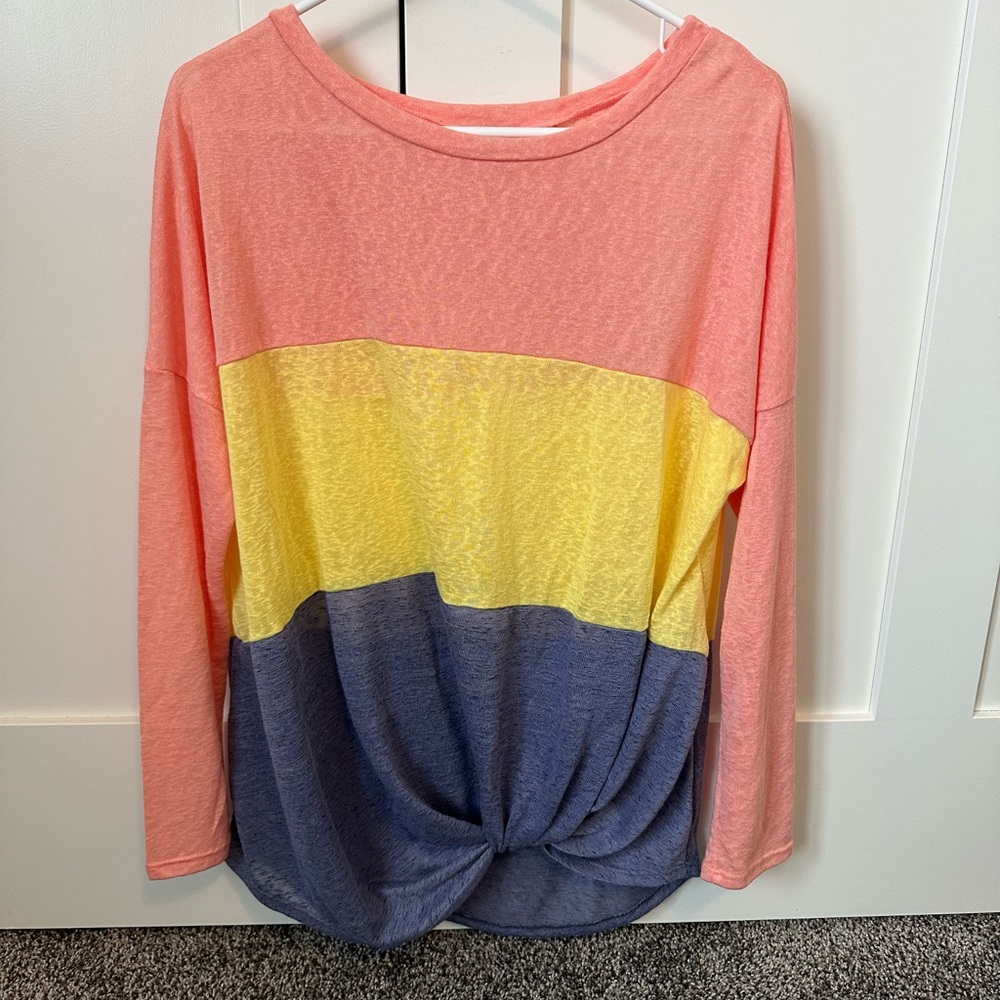 Like new! White birch color block twist long sleeve